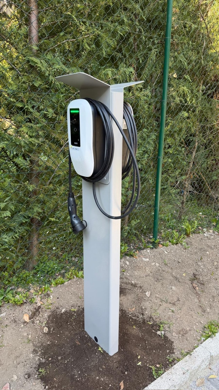Colonnina ricarica auto elettrica